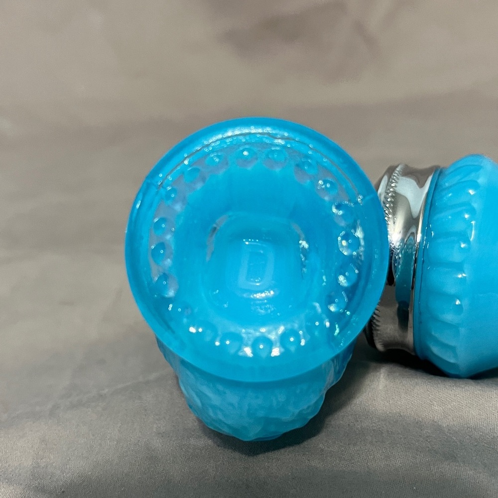 Vintage Degenhart Milk Blue Bird Glass Salt and Pepper Shakers - Picture 7 of 9